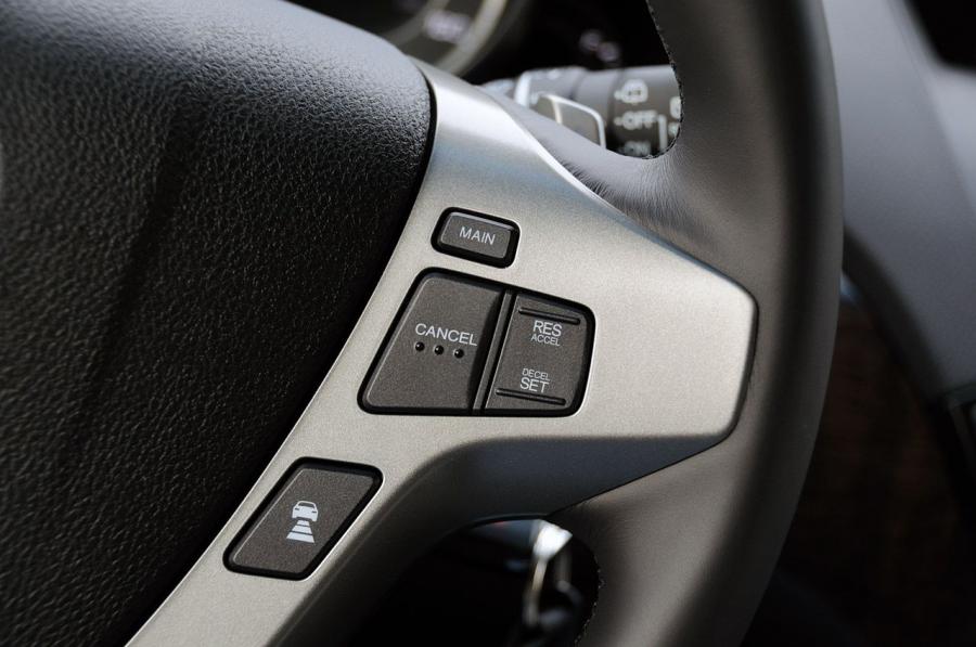 Детали интерьера Acura MDX (YD2) 2010 года  (фото 36 из 56)